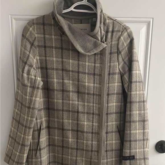 Aritzia wool coat - Picture 2 of 3